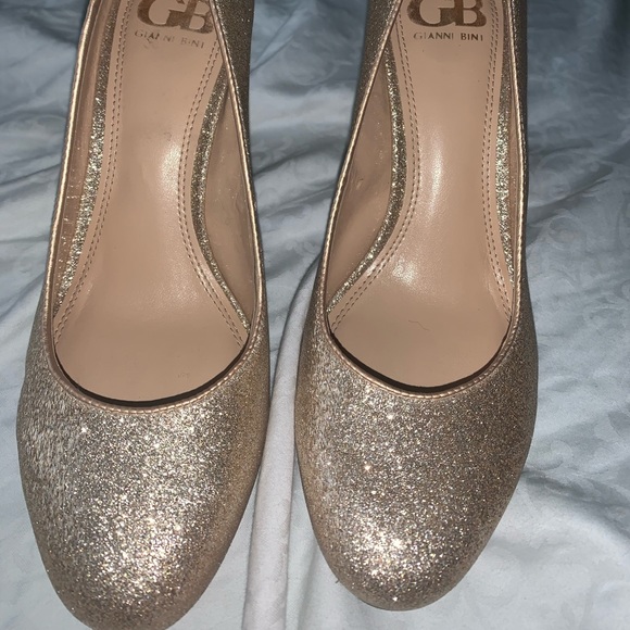 Gold sparkly heels - Picture 2 of 5